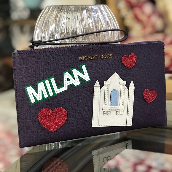 Authentic Michael Kors Wristlet new with tags - Picture 3 of 8